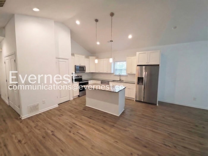 Building Photo - 225 Tanner St