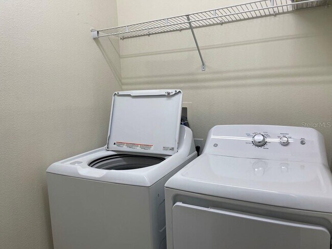 Building Photo - 1704 Lobelia Dr