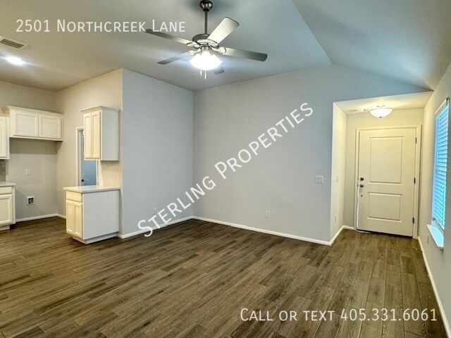 Building Photo - 2501 Northcreek Ln