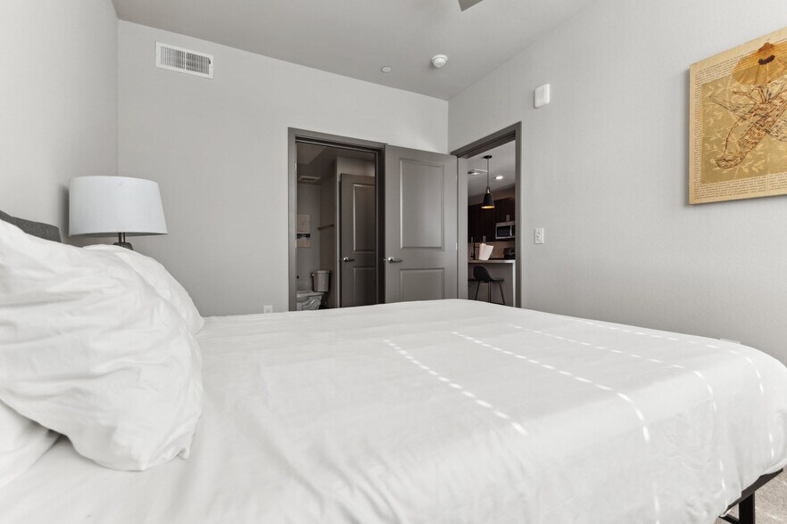 Building Photo - 400 N 2nd Ave