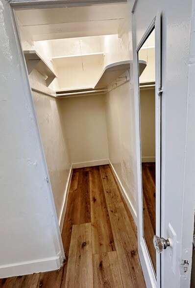 Building Photo - 806 N Poinsettia Pl