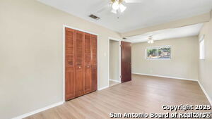 Building Photo - 334 Shin Oak Dr