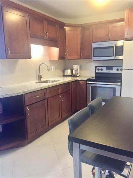 Building Photo - 3220 Bayview Dr
