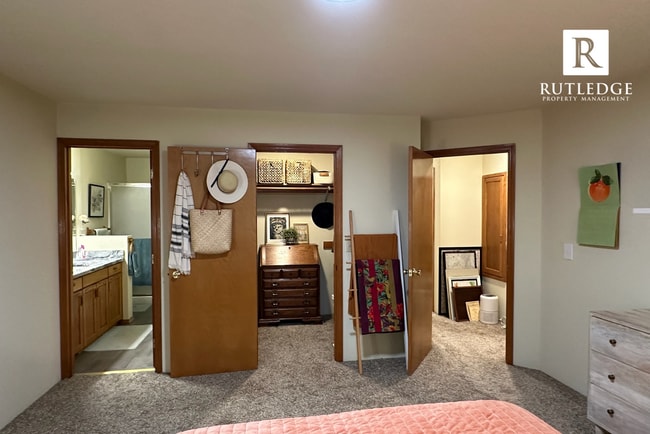 Building Photo - Spacious 3 Bedroom, 2 Bath Home in a Quiet...