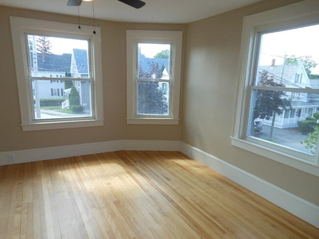 Building Photo - 677 Belmont St