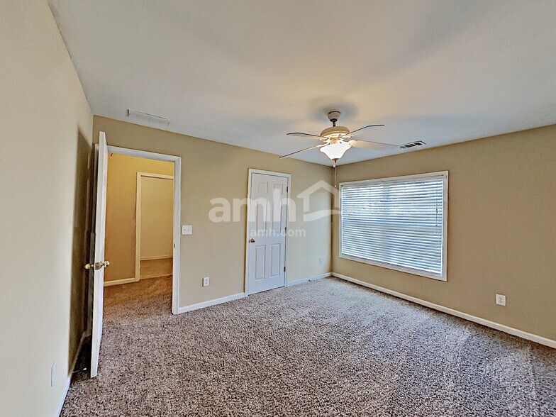 Building Photo - 327 Meadowcrest Cir