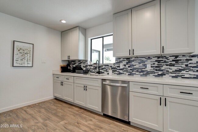 Building Photo - 1201 E Northview Ave