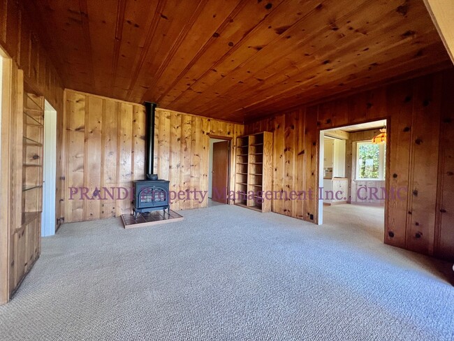 Building Photo - "Charming 2-Bedroom Retreat in San Anselmo...