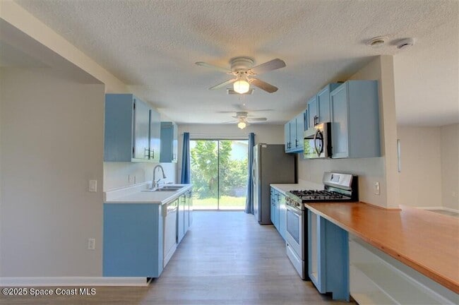 Building Photo - 331 Carmine Dr