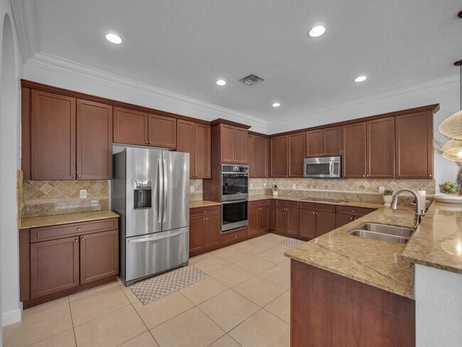 Building Photo - 8703 Club Estates Way