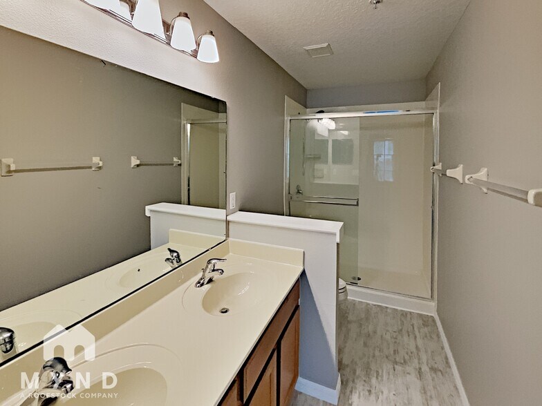 Building Photo - 303 Freedom's Ring Dr