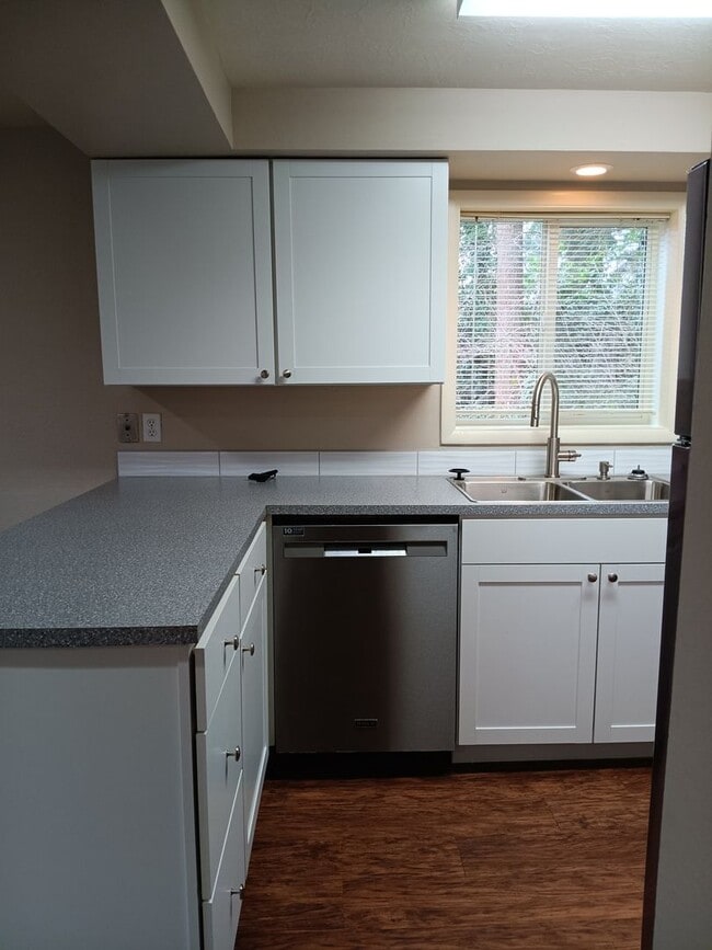 Building Photo - This Charming location Is Ready For You!