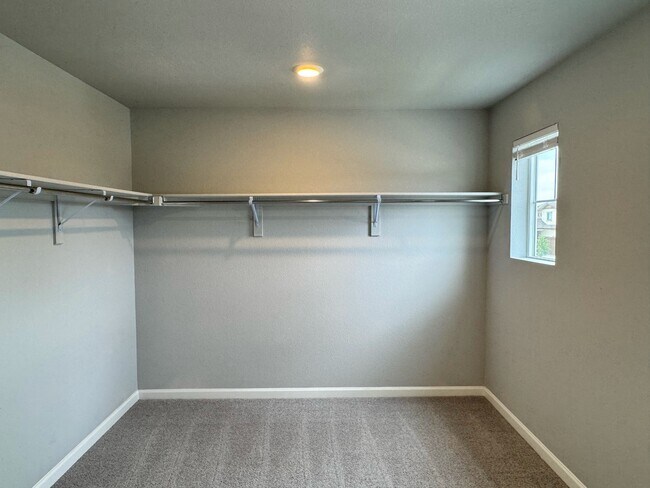 Building Photo - 10848 Hayloft St