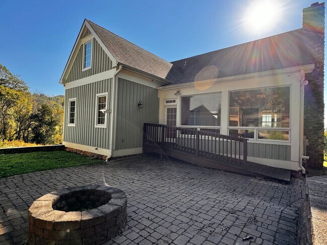 Building Photo - Private Farm Home in North Garden - Enjoy ...