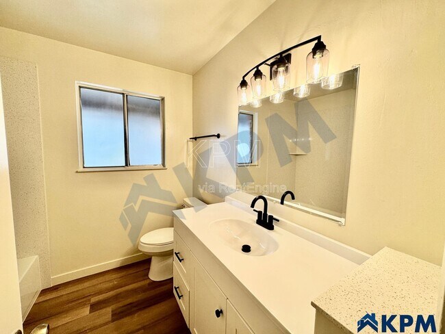 Building Photo - 8446 N El Dorado St