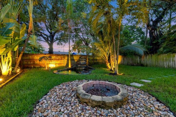 Building Photo - 1317 NE 1st Ave