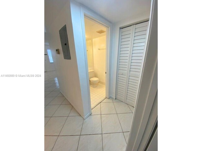 Building Photo - 13550 SW 6th Ct