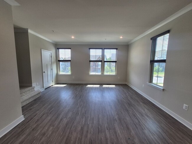 Building Photo - BEAUTIFUL END UNIT TOWNHOME IN NEW MARKET