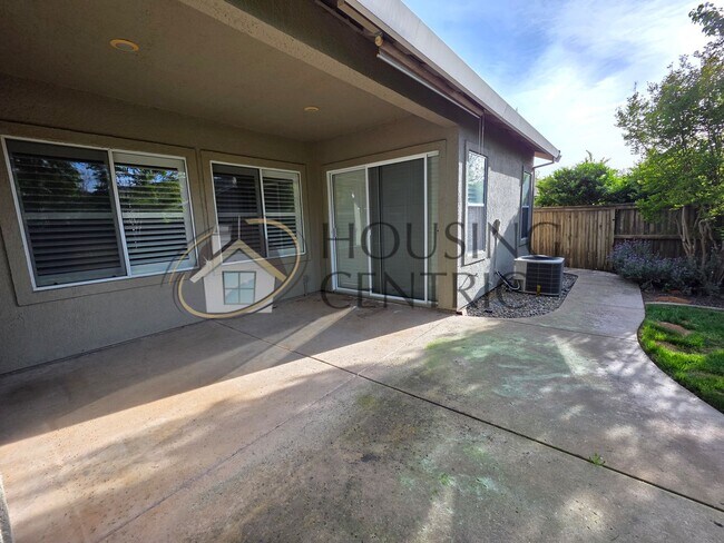 Building Photo - Beautiful Single Story Rental in Gated Serrano Community!