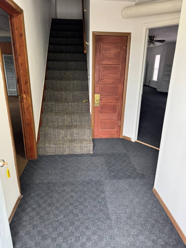 Building Photo - 211 E 7th St