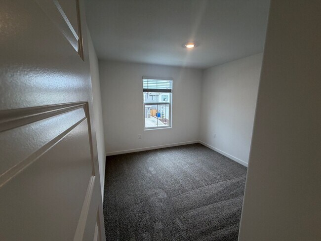 Building Photo - 3 Bedroom | 2.5 Bathroom | New two-story home in Elk Grove