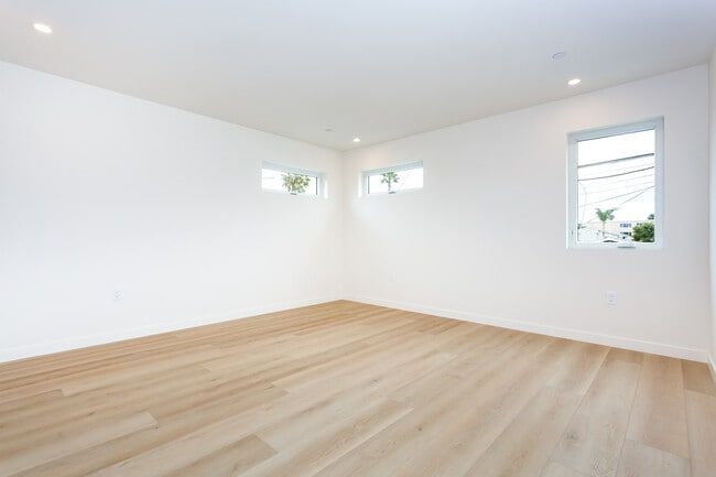 Building Photo - 4621 Idaho St