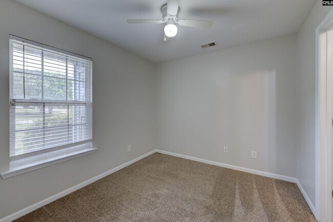 Building Photo - 628 Candytuft Ln