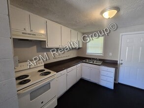 Building Photo - 2 bedroom apartment - 50% off first month!