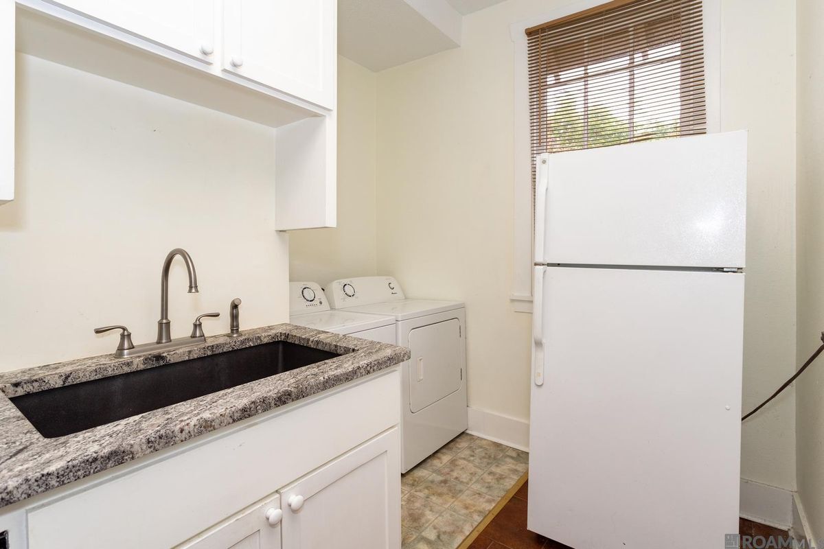 Building Photo - 759 Spanish Town Rd