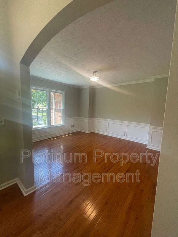 Building Photo - 120 Colonnade Ave SW