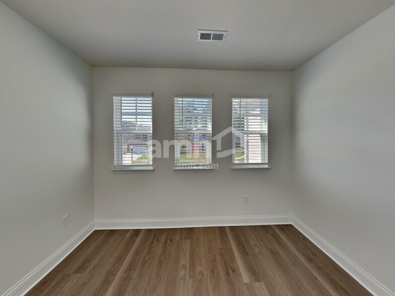 Building Photo - 206 Rustic Barn Ct