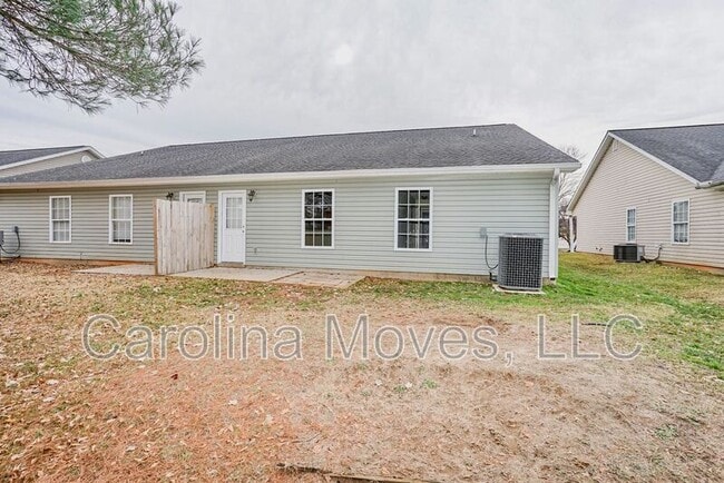 Building Photo - 526 Seays Crest Dr