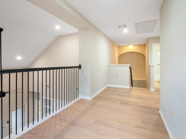 Building Photo - 54 Douvaine Ct