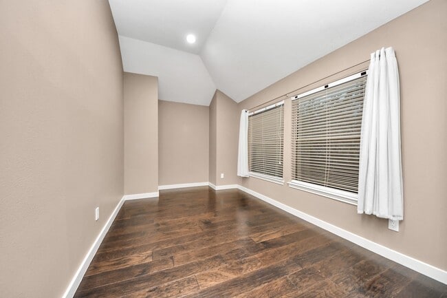 Building Photo - 3210 Shadowwalk Dr