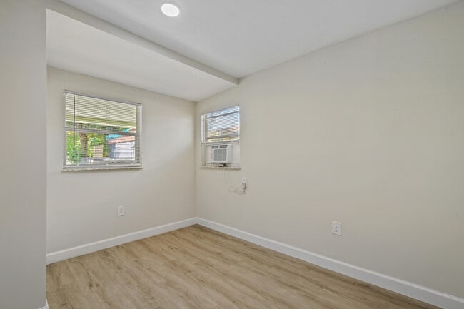 Building Photo - 627 Bunker Rd