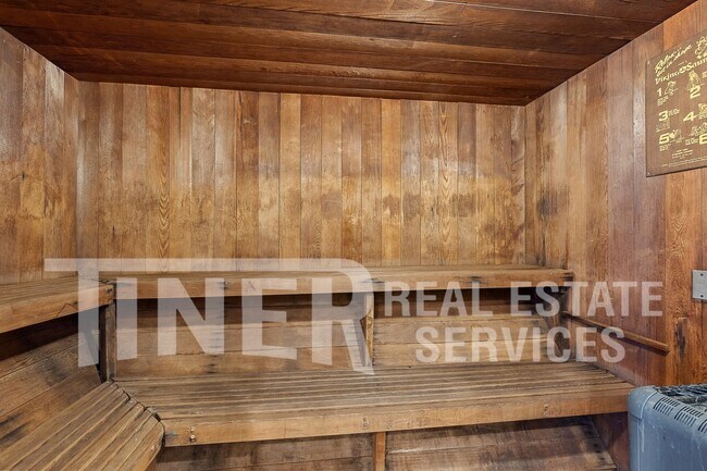 Building Photo - 730 Woodside Ln E