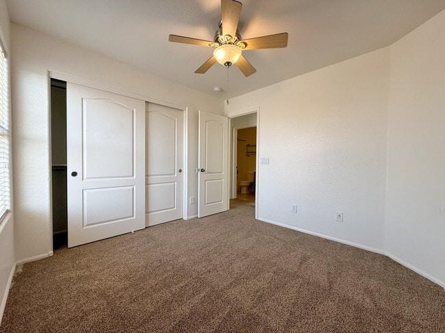 Building Photo - 4802 W Fawn Dr