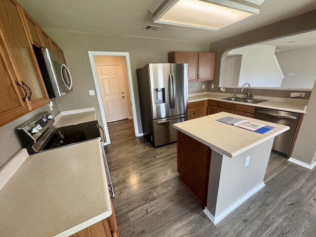 Building Photo - 8755 Sunview Park