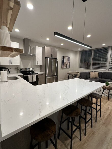 Building Photo - 4015 Prairie Ave