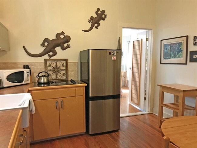 Building Photo - 1002 E 44th St