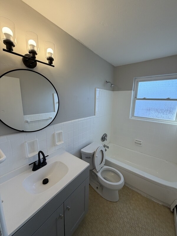 Building Photo - 6155 Ridge Ave