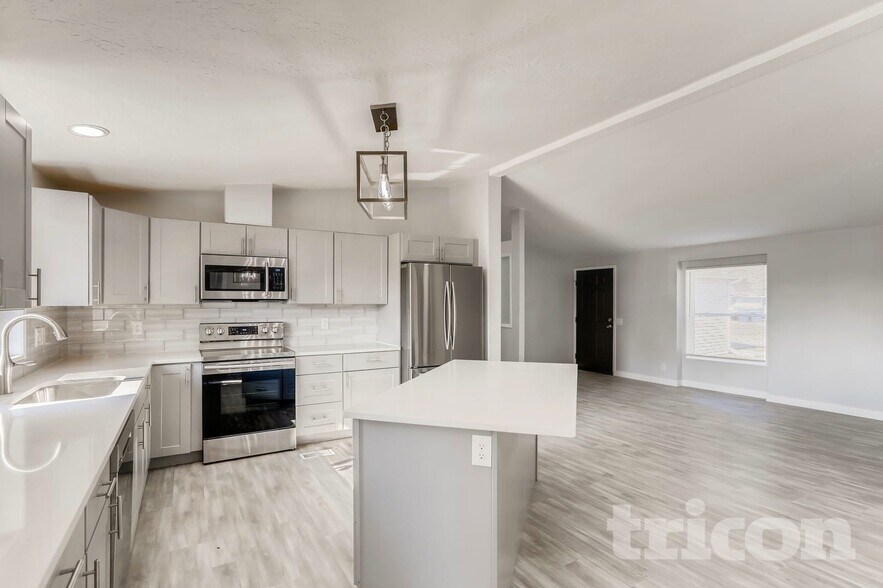 Building Photo - 1299 Mobile St