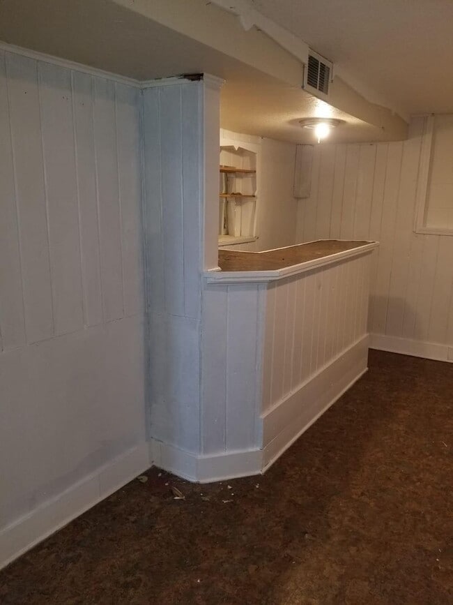 Building Photo - 3 Bdr Large Single Family House in a Nice ...