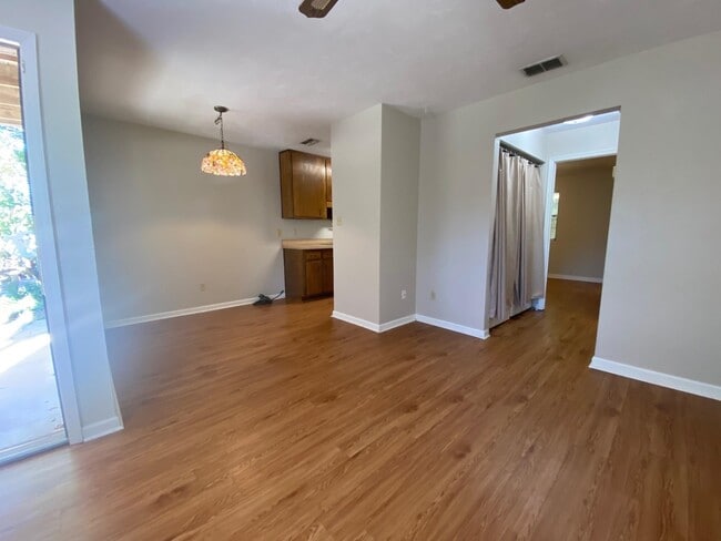 Building Photo - 2081 Sandcastle Dr