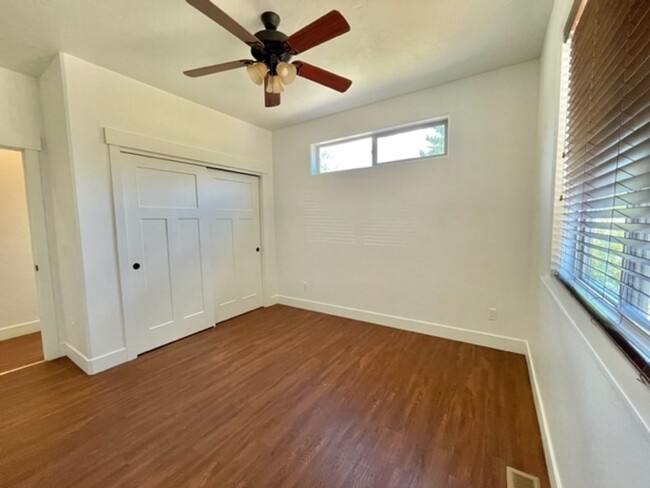 Building Photo - Beautiful 3BR/2BA Townhome Near Lake Pagos...
