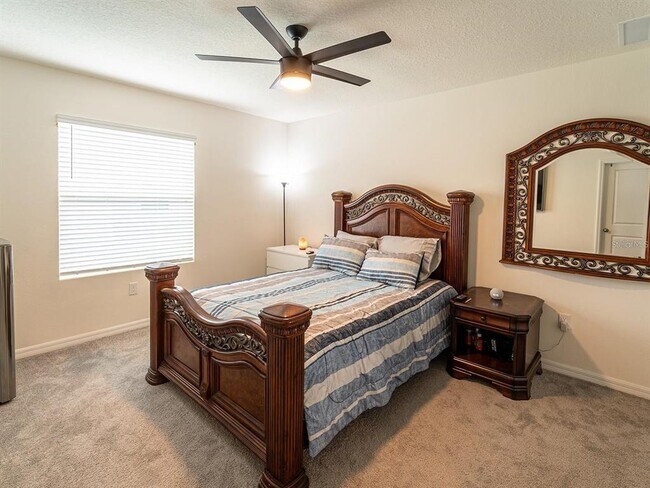 Building Photo - 2910 Boxwood Grove Row