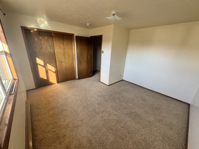 Building Photo - 220 S 16th Ave