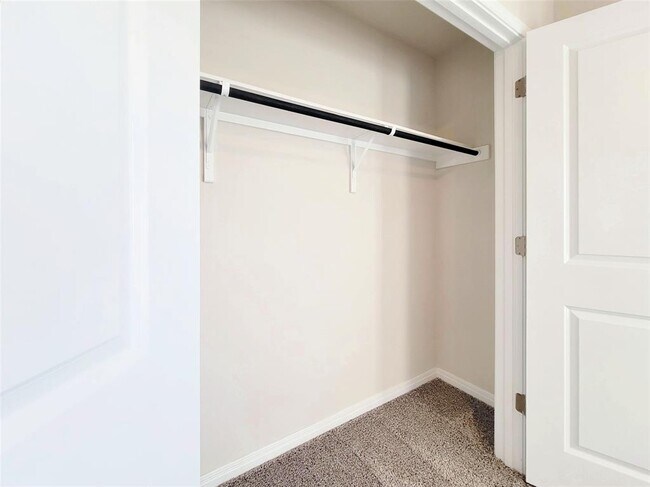 Building Photo - 120 Longmount Cv