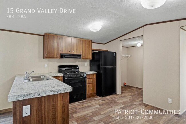 Building Photo - 15 Grand Valley Dr