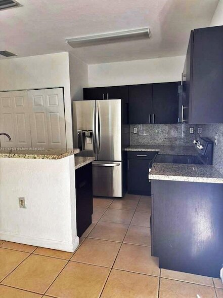 Building Photo - 1555 NE 33rd Rd